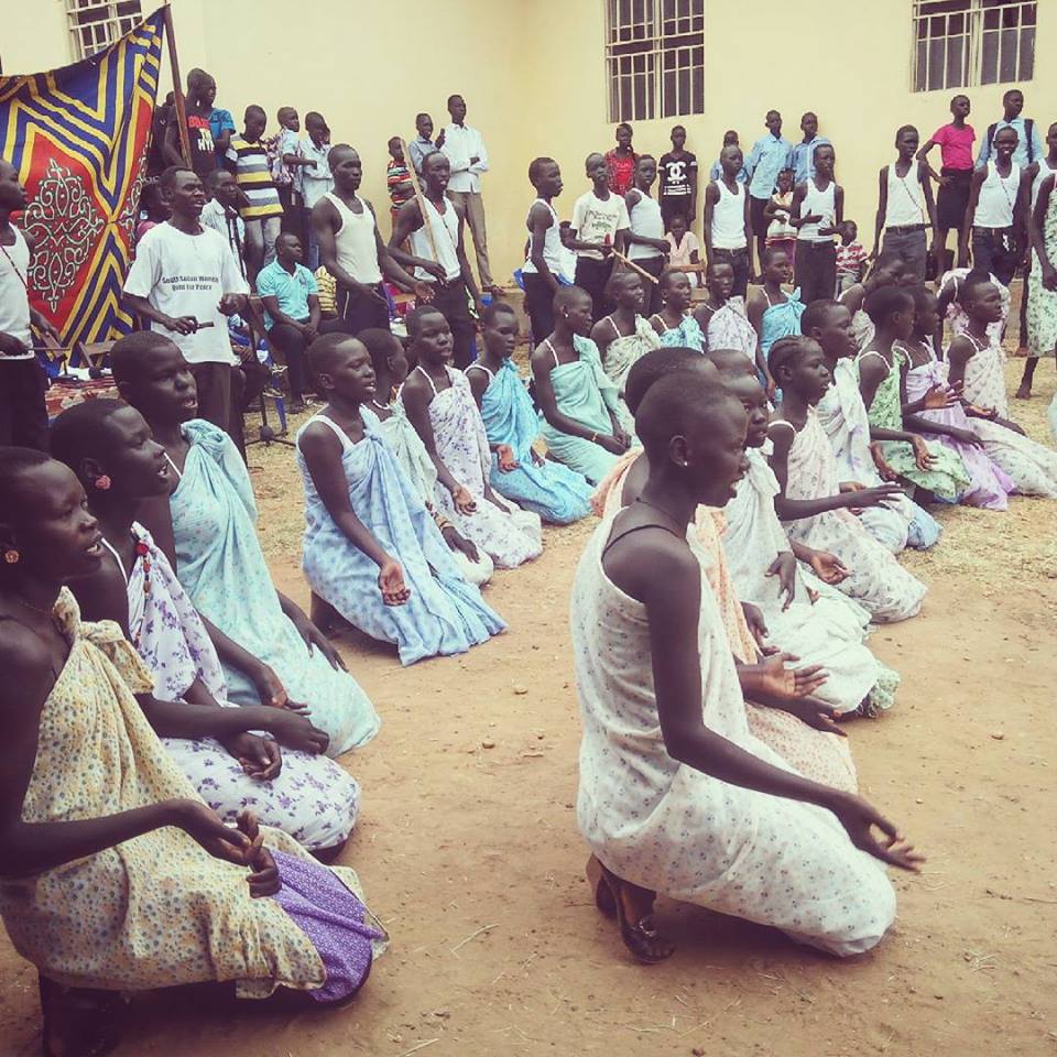 Preghiera in danza, gruppo giovani - youthgroup prayer dance, Holytrinity parish, Juba